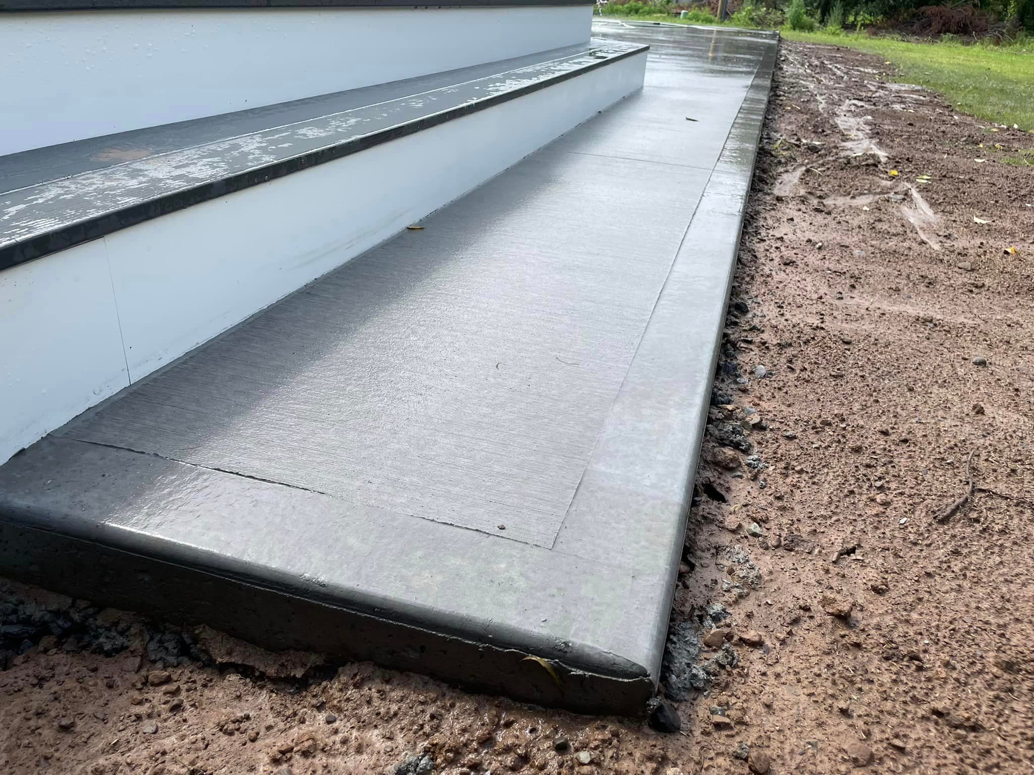 Flat roof with TPO membrane and flashing during installation